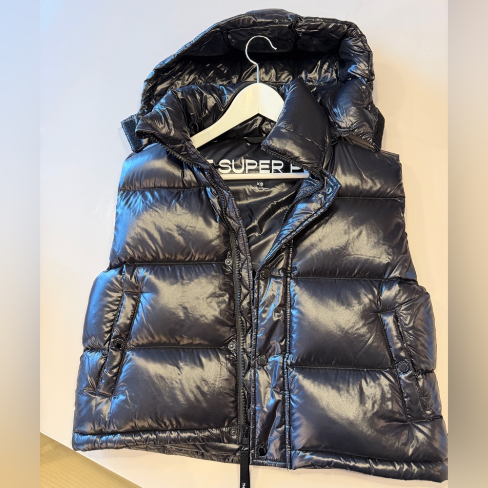 Aritzia The Super Puff Vest - Hi-Gloss